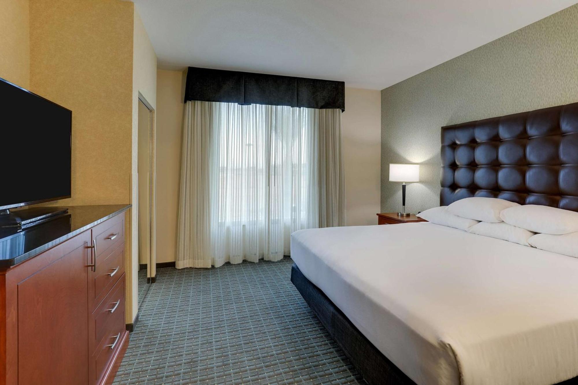 Drury Inn & Suites Phoenix Chandler Fashion Center Экстерьер фото